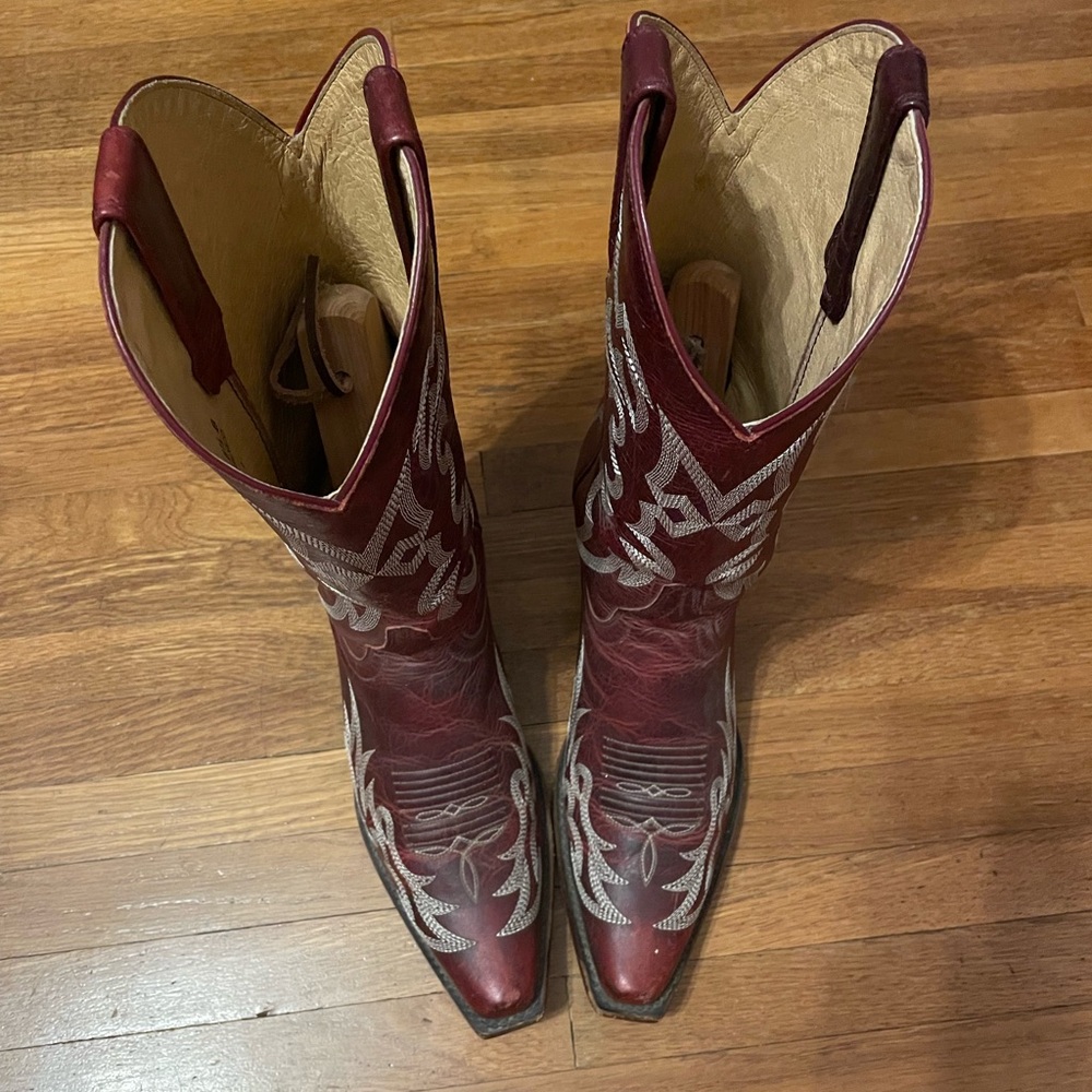 Shyanne Red Western Boots with beautiful stitching detail. Snip Toe.
